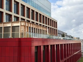 Photo credit: ADE: Heat Networks / Caption: Heat decarbonisation through heat networks frees up valuable rooftop space for commercial clients, especially for buildings like this one, located next to the Citigen power plant that supplies the network.